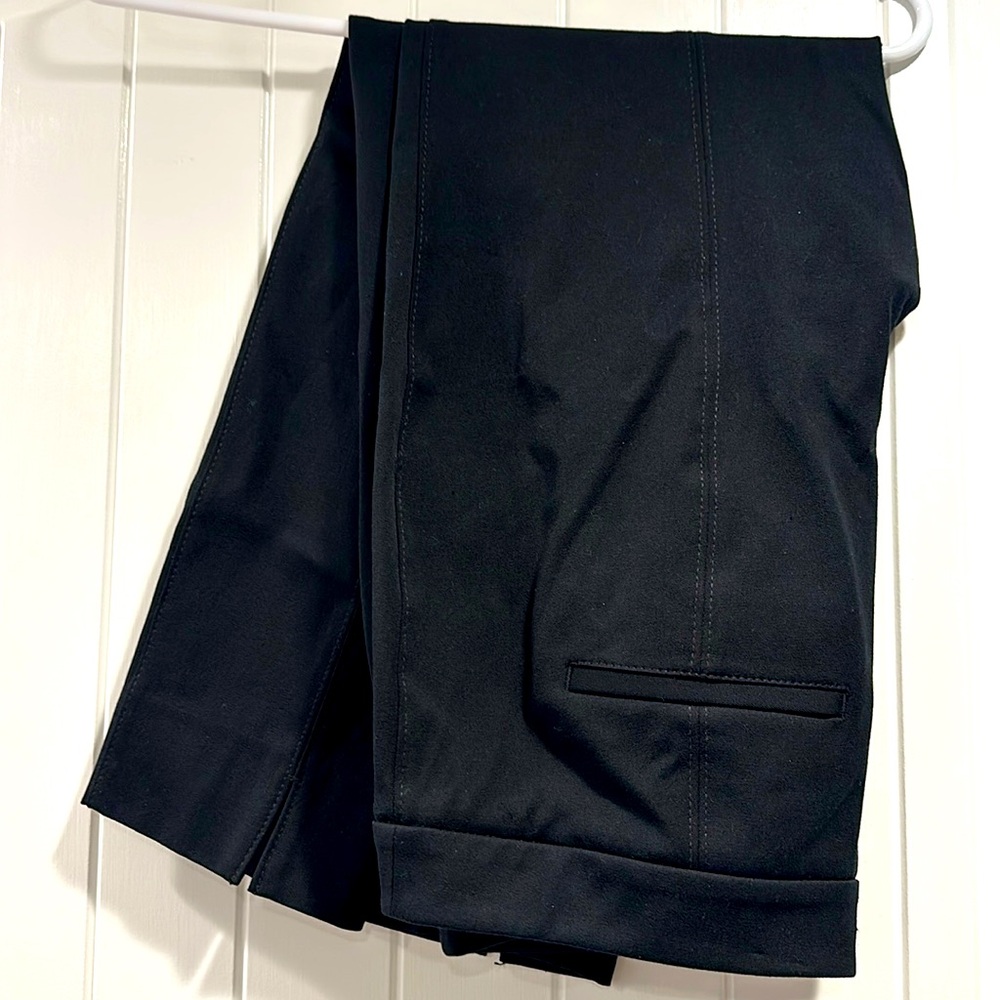 White House Black Market Skimmer Pants in Black